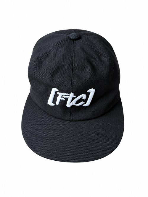 FTC Est. 2019 Cap in Schwarz mit weißem FTC-Stick auf weißem Hintergrund